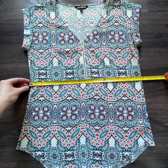 Express Patterned Cap Sleeve Portofino Shirt, Size S Small, Blue, Pink, White - Picture 5 of 6